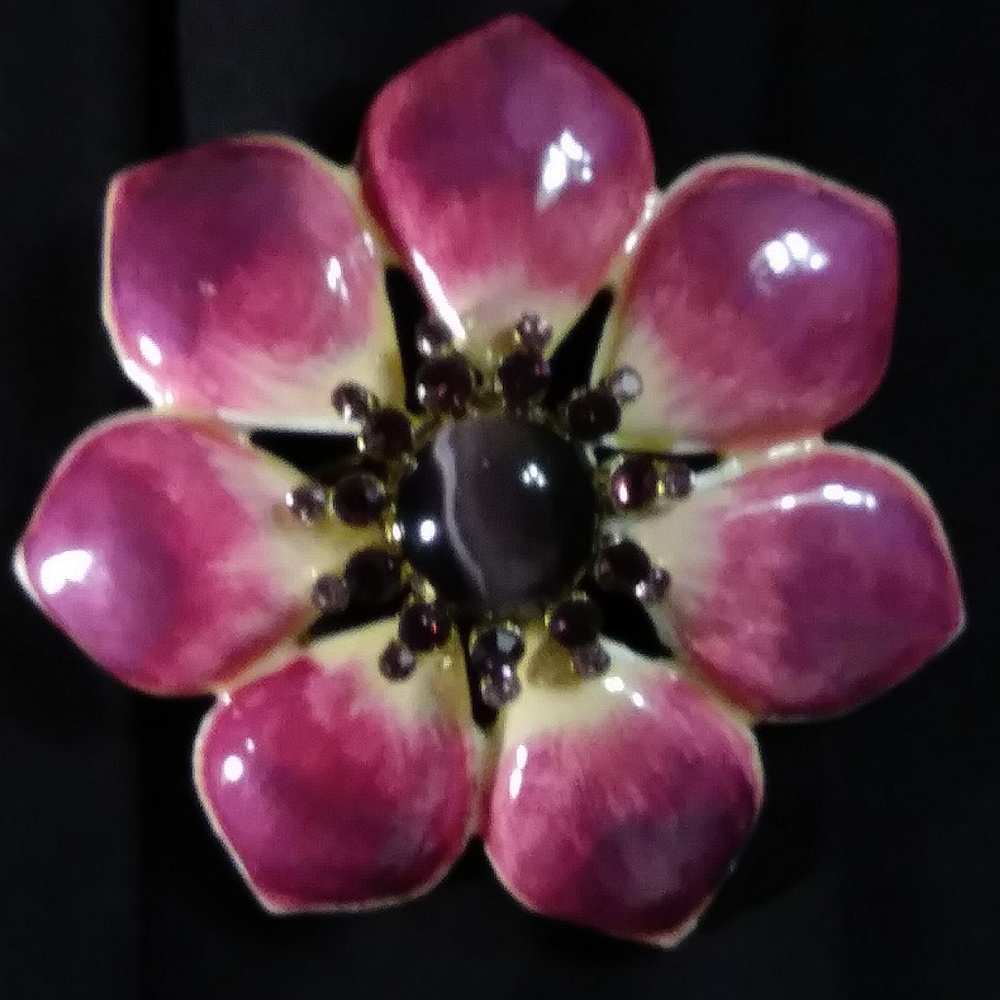 CHUNKY FLOWER BROOCH